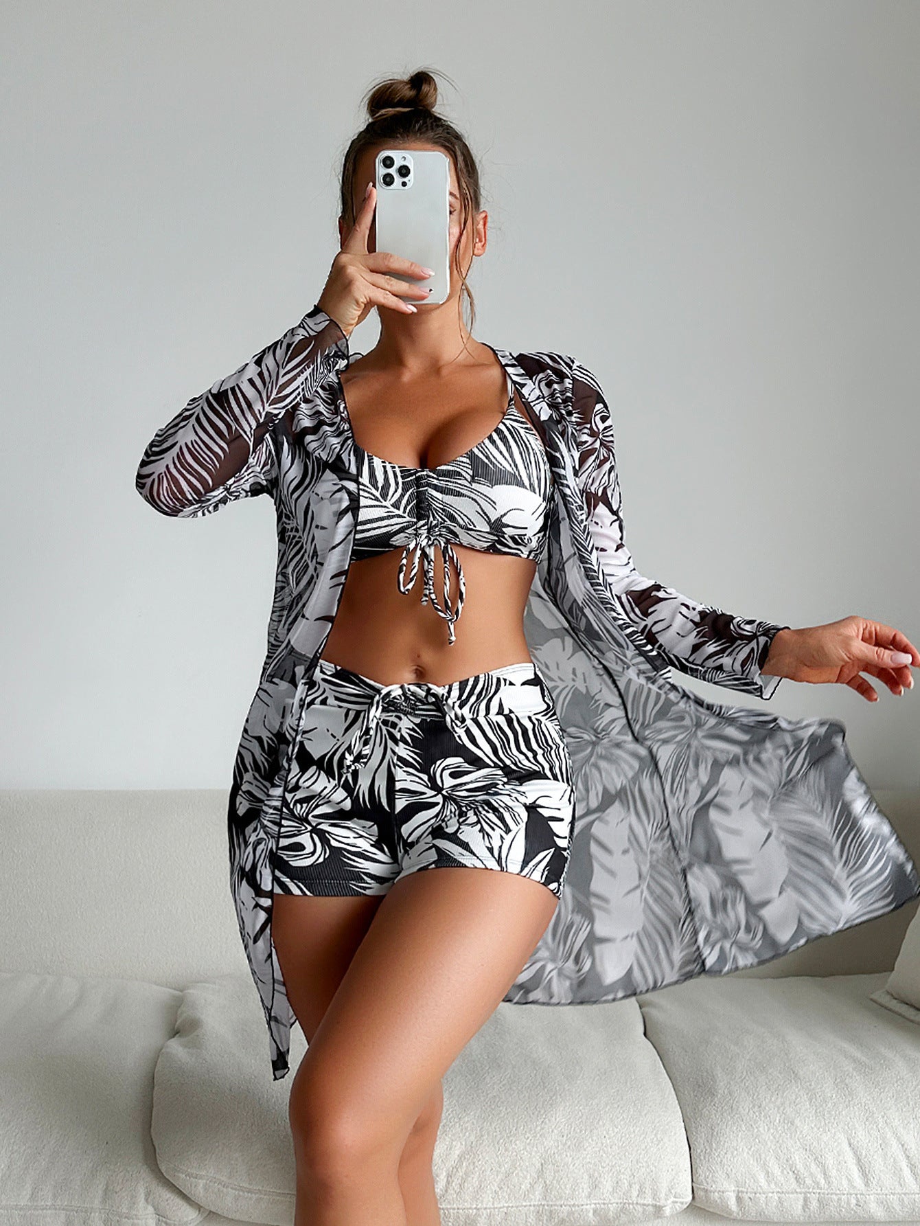 Dreiteiliges Bikini-Set von Andrea Serena mit lebendigem Print
