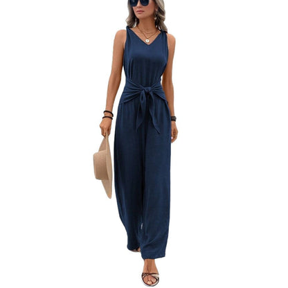 Schicker ärmelloser dunkelblauer Jumpsuit von Andrea Serena
