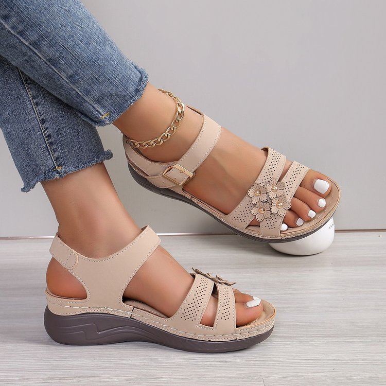 Floral Comfort Wedge Sandalen von Andrea Serena