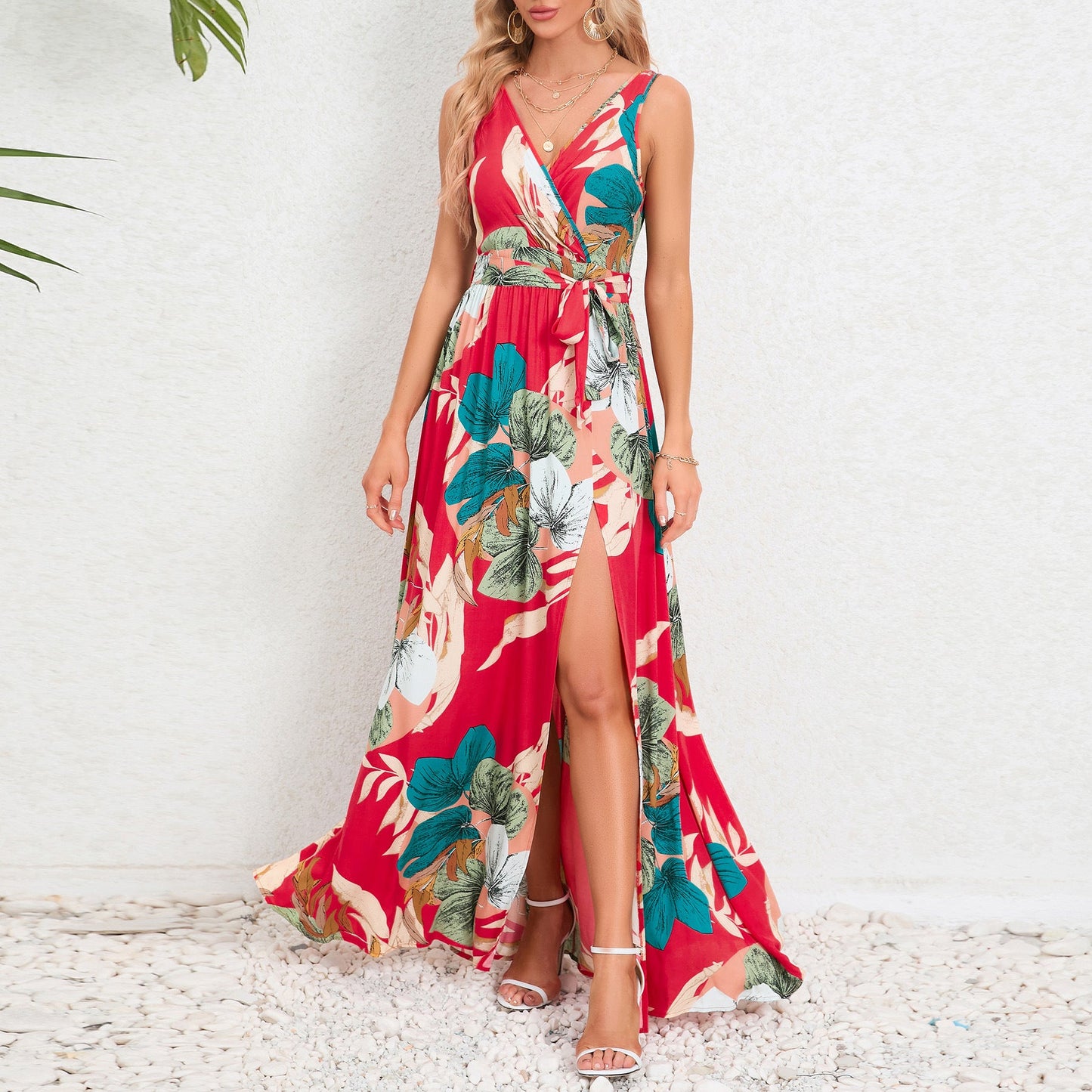 Maxikleid mit Blumenmuster und V-Ausschnitt von Andrea Serena