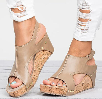 Elegante Plateau-Keilsandalen von Andrea Serena