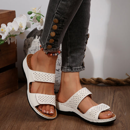 Künstlerische Andrea Serena Keilsandalen in Übergrößen