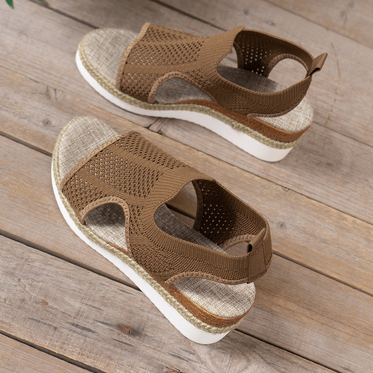Atmungsaktive Keilsandalen von Andrea Serena