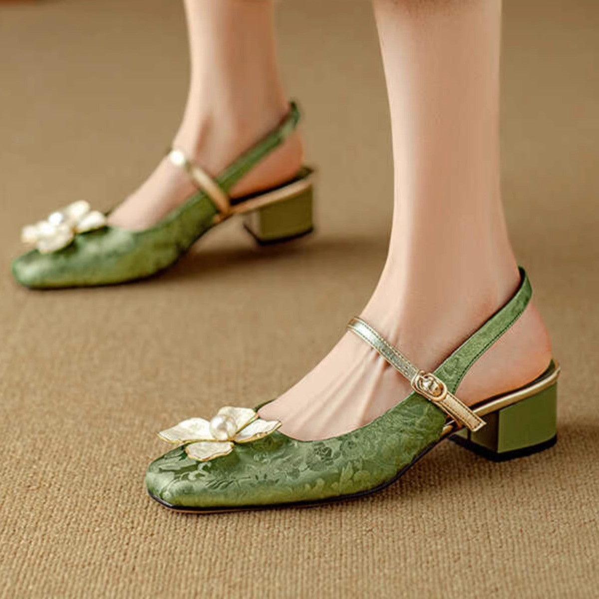 Vintage-Pumps mit Blumenmuster von Andrea Serena mit eckiger Spitze