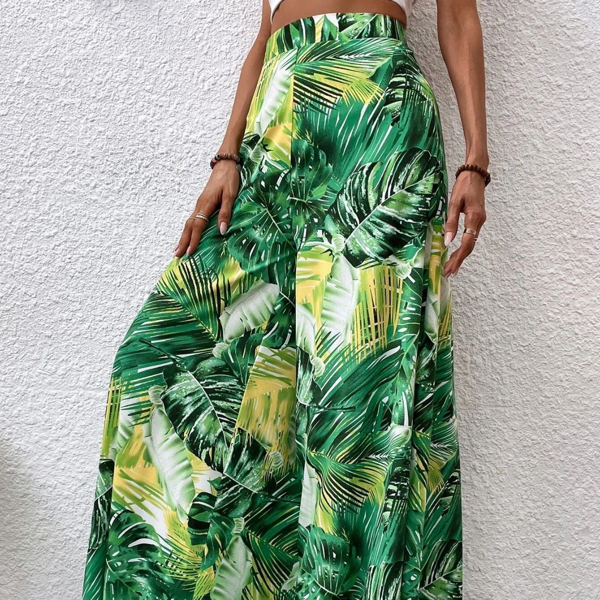 Schicke, weite Hose mit Blumenmuster von Andrea Serena