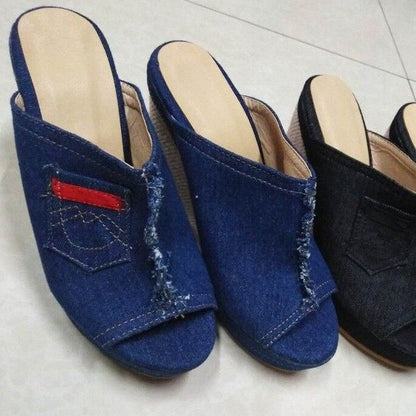 Schicke Keilsandalen aus Denim von Andrea Serena