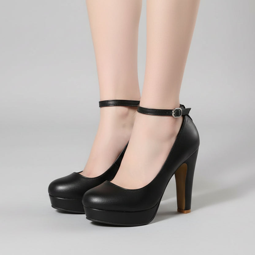 Elegante Pumps mit klobigem Absatz von Andrea Serena