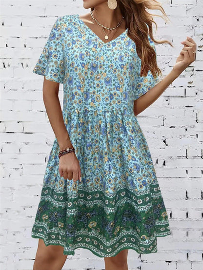 Sommerkleid mit Blumenmuster und V-Ausschnitt von Andrea Serena