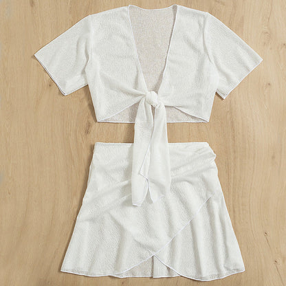 Elegantes weißes Bikini-Set mit geteiltem Bein von Andrea Serena