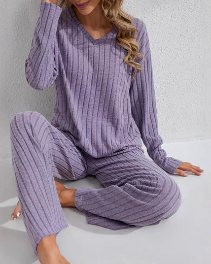 Geripptes Langarmshirt und Hose – Lässiges und bequemes Loungewear-Set für Damen