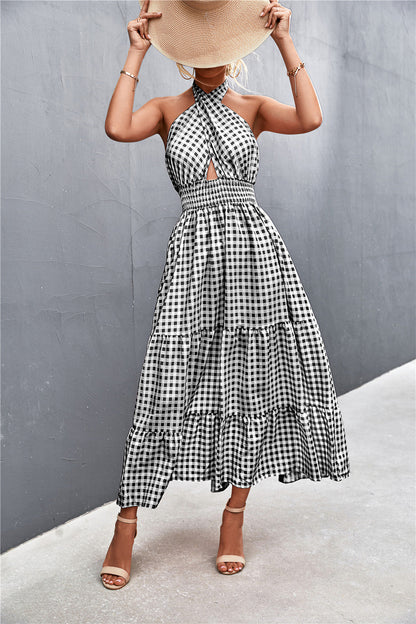 Elegantes rückenfreies Neckholderkleid von Andrea Serena