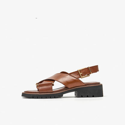 Retro-Sandalen mit gekreuzten Riemen von Andrea Serena