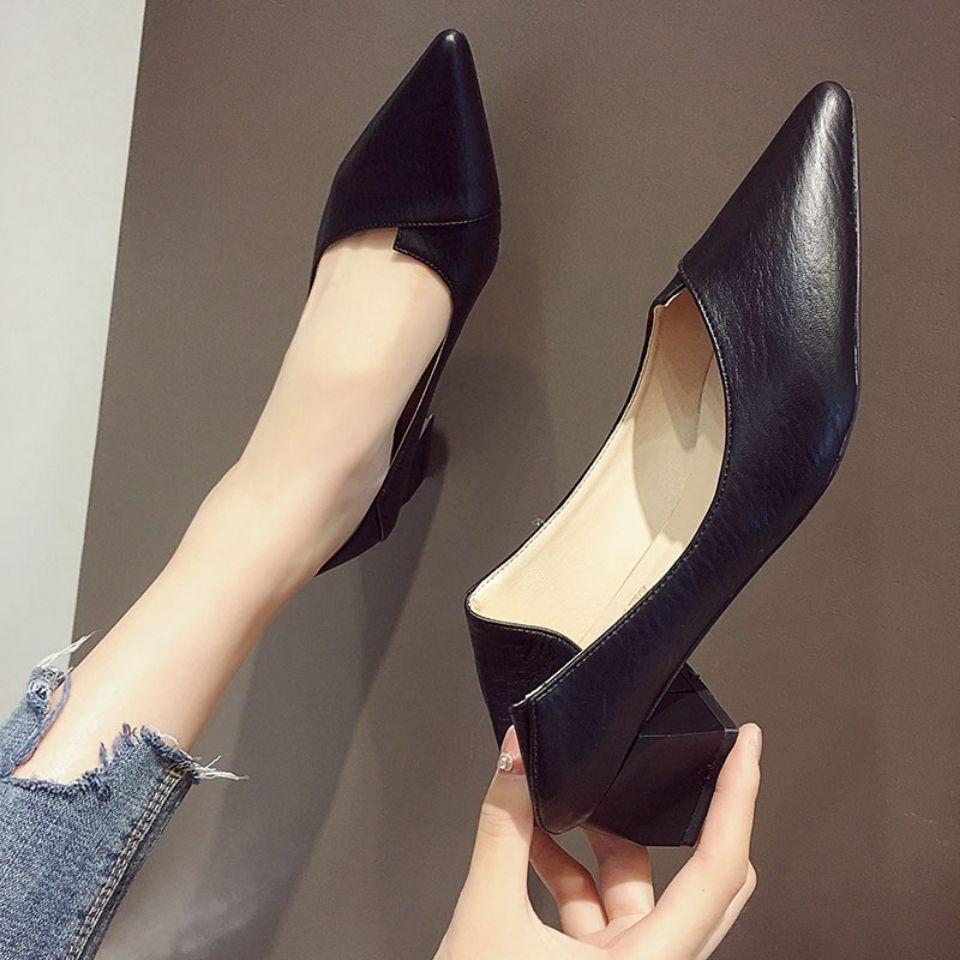 Vielseitige Pumps mit Blockabsatz von Andrea Serena
