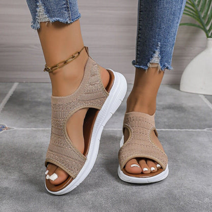 Atmungsaktive Flyknit-Sandalen von Andrea Serena