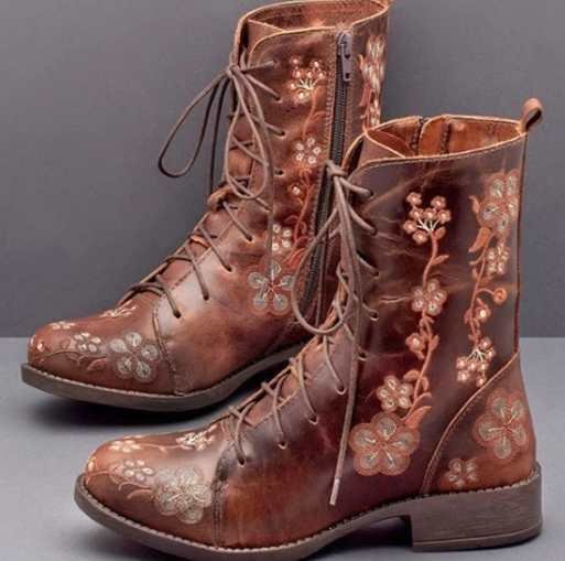 Andrea's™ | Trendige Damen-Stiefeletten mit Stickerei und mittlerem Absatz