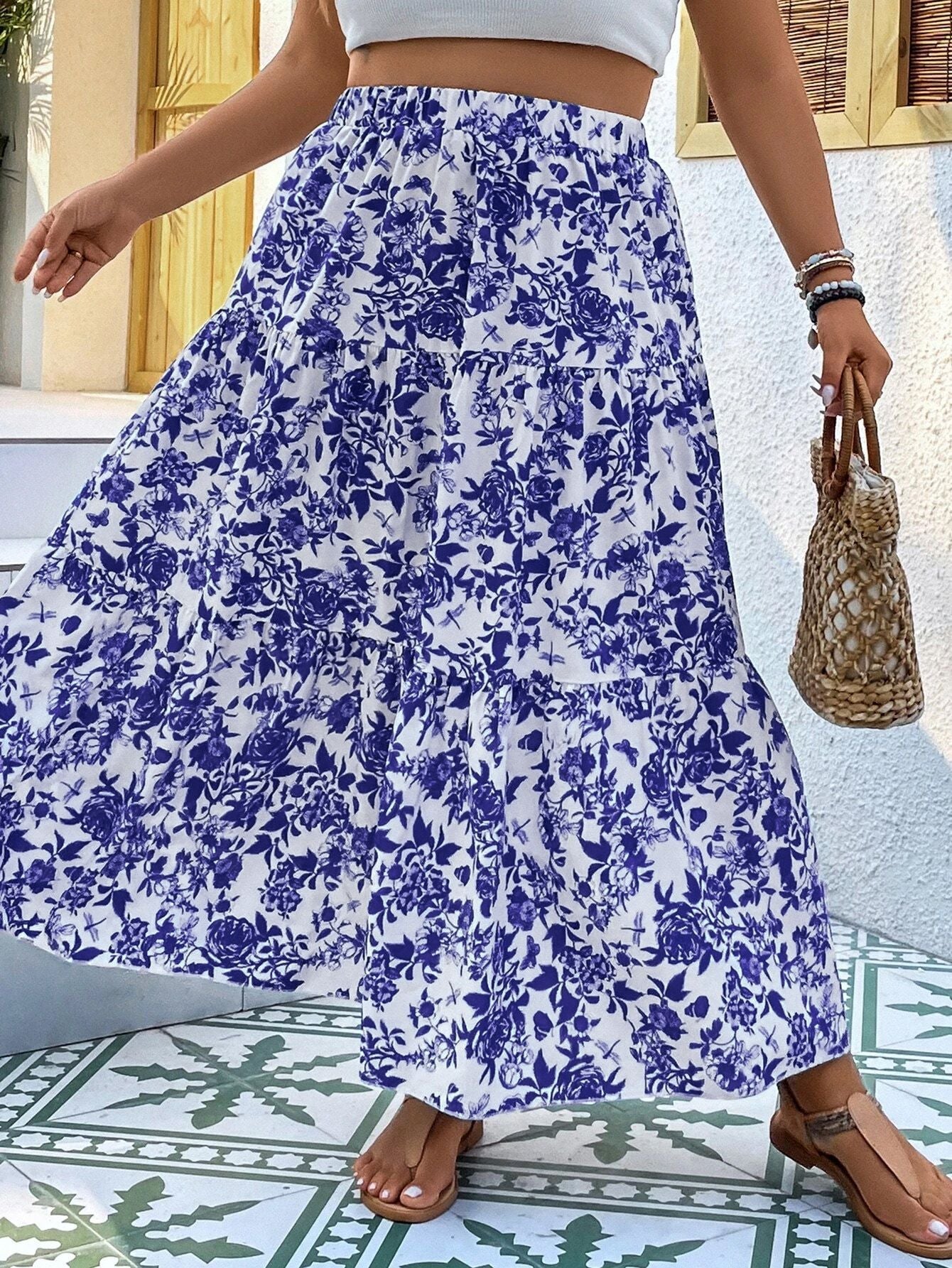 Andrea Serena Maxirock in Übergröße mit Blumenmuster