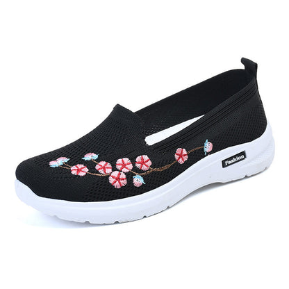 Atmungsaktive, bestickte Pumps von Andrea Serena
