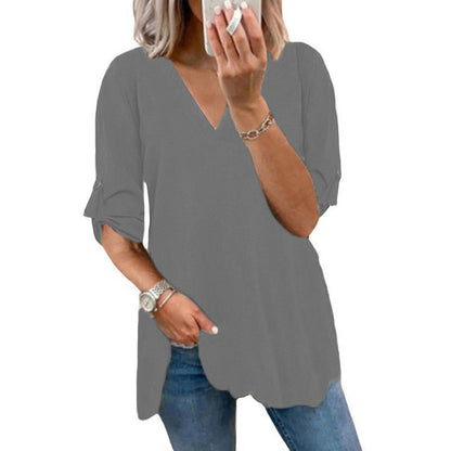 Elegantes, locker sitzendes Chiffon-Top mit V-Ausschnitt von Andrea Serena