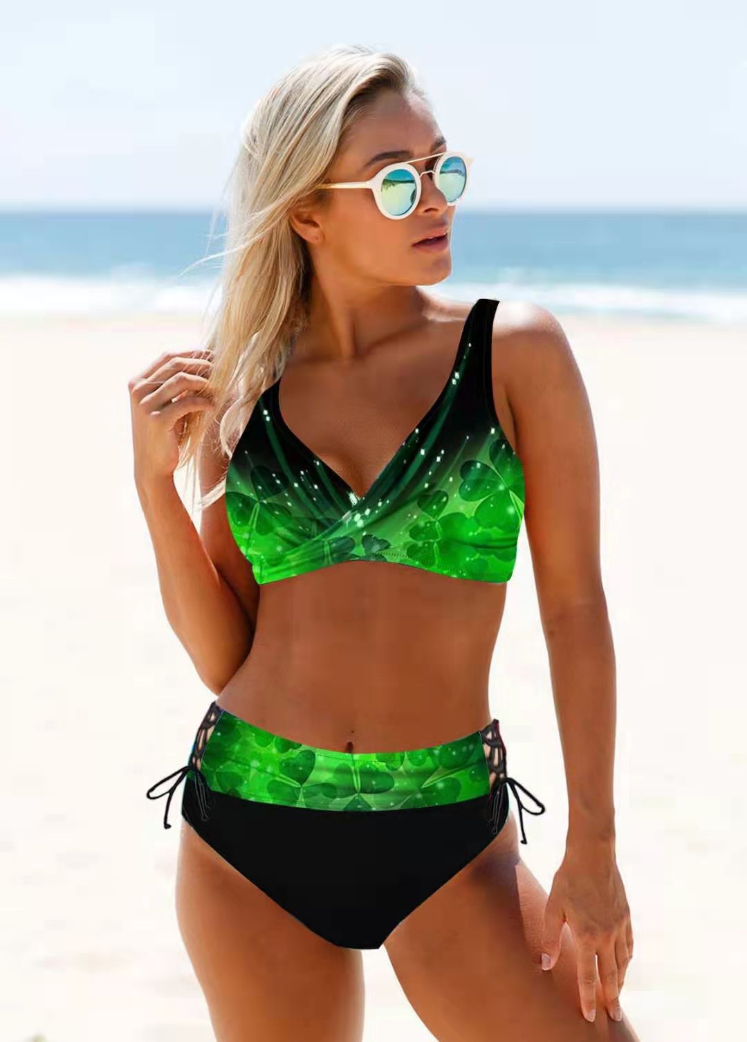 Leuchtender High-Waist-Bikini von Andrea Serena