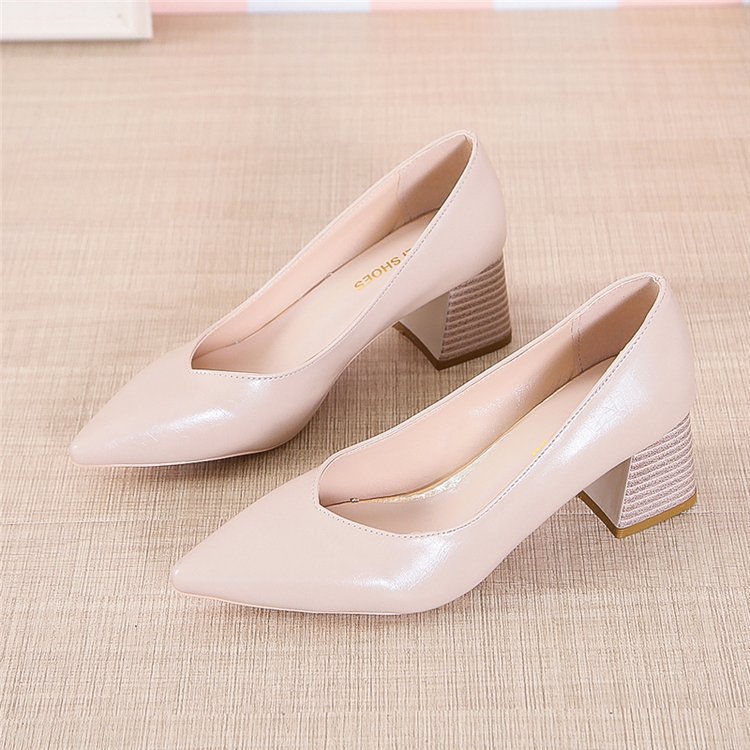 Elegante Pumps mit spitzer Zehenpartie von Andrea Serena