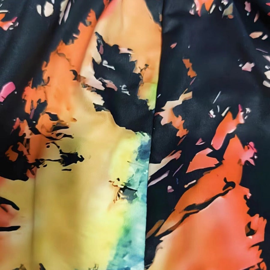 Leuchtendes Batik-Kleid mit V-Ausschnitt von Andrea Serena