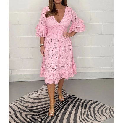 Schickes, besticktes Kleid mit V-Ausschnitt von Andrea Serena