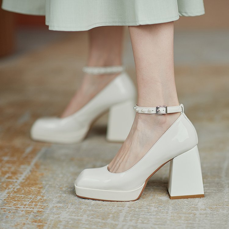 Elegante Pumps mit Blockabsatz von Andrea Serena