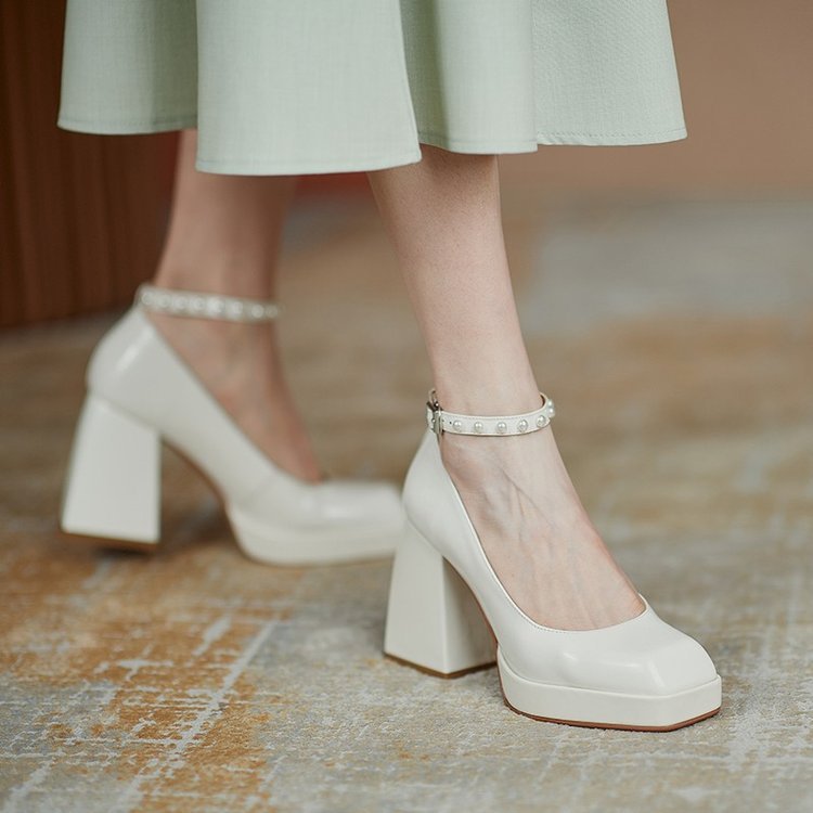 Elegante Pumps mit Blockabsatz von Andrea Serena