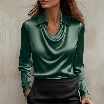 Elegantes Satin-Top mit schwingendem Kragen von Andrea Serena