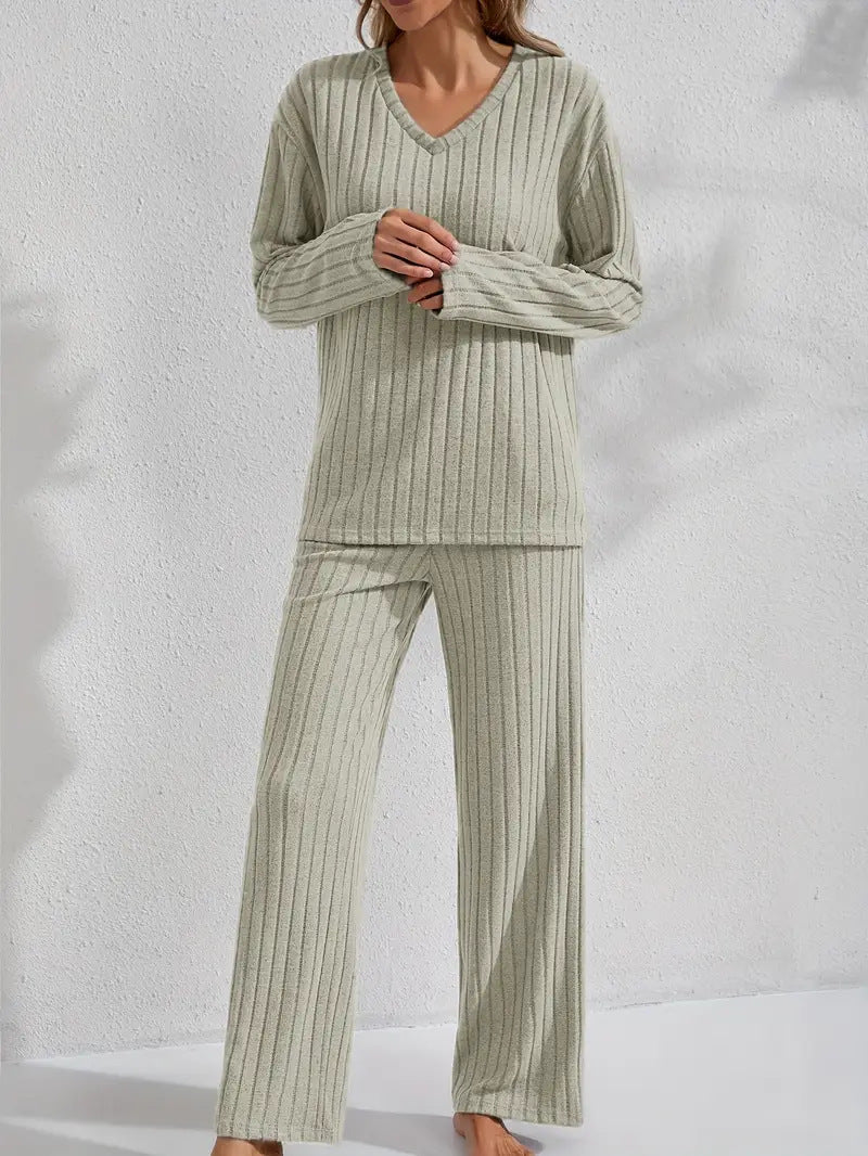 Geripptes Langarmshirt und Hose – Lässiges und bequemes Loungewear-Set für Damen