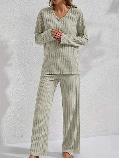 Geripptes Langarmshirt und Hose – Lässiges und bequemes Loungewear-Set für Damen