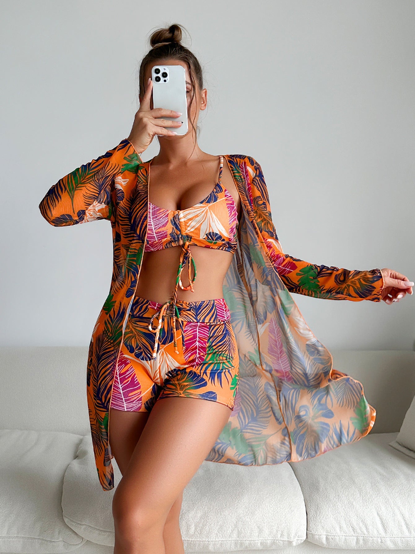 Dreiteiliges Bikini-Set von Andrea Serena mit lebendigem Print