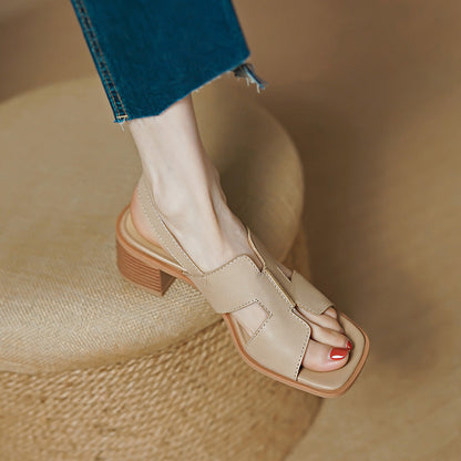 Schicke Sandalen mit klobigem Absatz von Andrea Serena