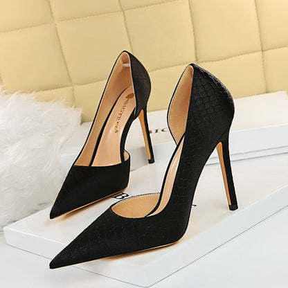 Elegante spitze Seidenpumps von Andrea Serena
