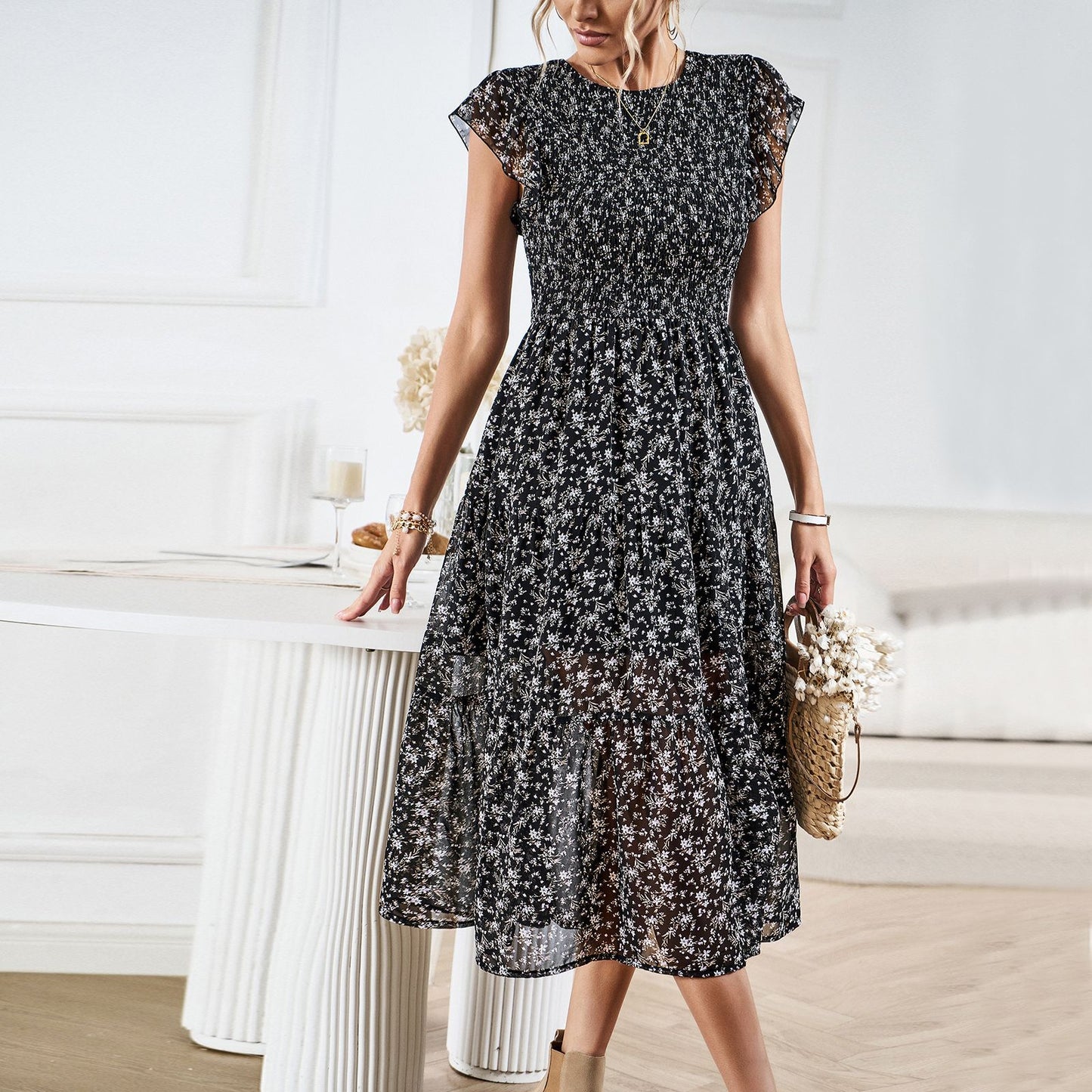Elegantes geblümtes Andrea Serena Sommer-Midikleid
