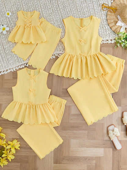 Schickes gelbes zweiteiliges Set von Andrea Serena