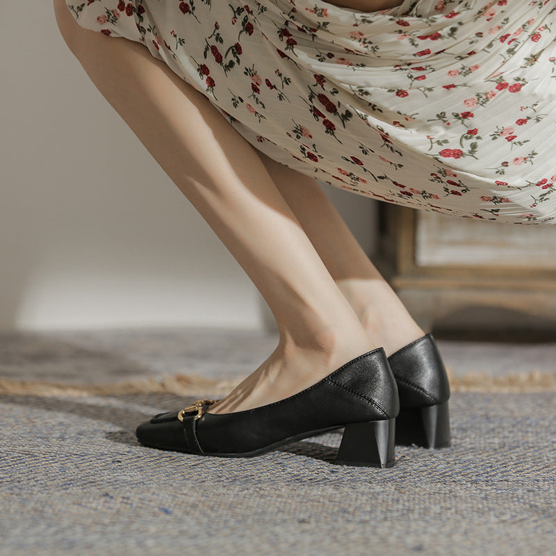 Elegante Pumps mit eckiger Spitze von Andrea Serena