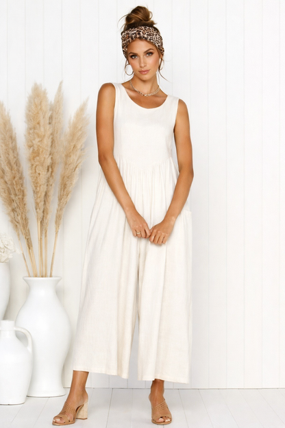 Schicker, einfarbiger Jumpsuit mit Weste von Andrea Serena