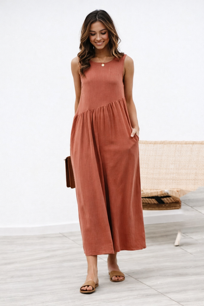 Schicker, einfarbiger Jumpsuit mit Weste von Andrea Serena