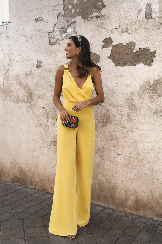 Schicker, figurbetonter Jumpsuit von Andrea Serena