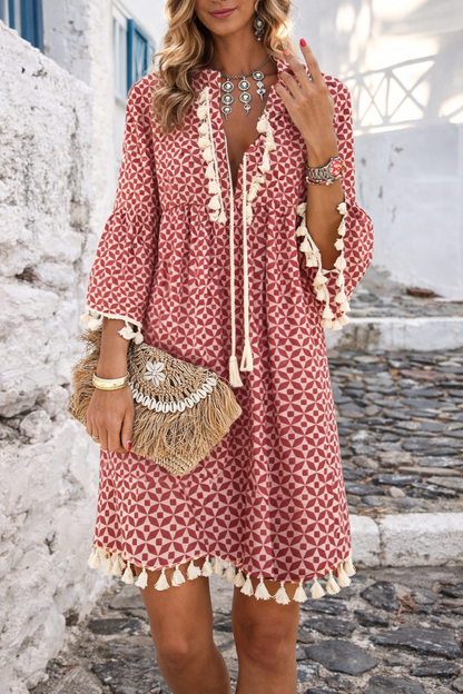 Boho-Kleid mit Quasten und V-Ausschnitt von Andrea Serena