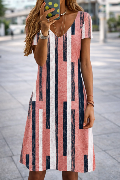 Elegantes Plus-Size-Kleid mit V-Ausschnitt von Andrea Serena