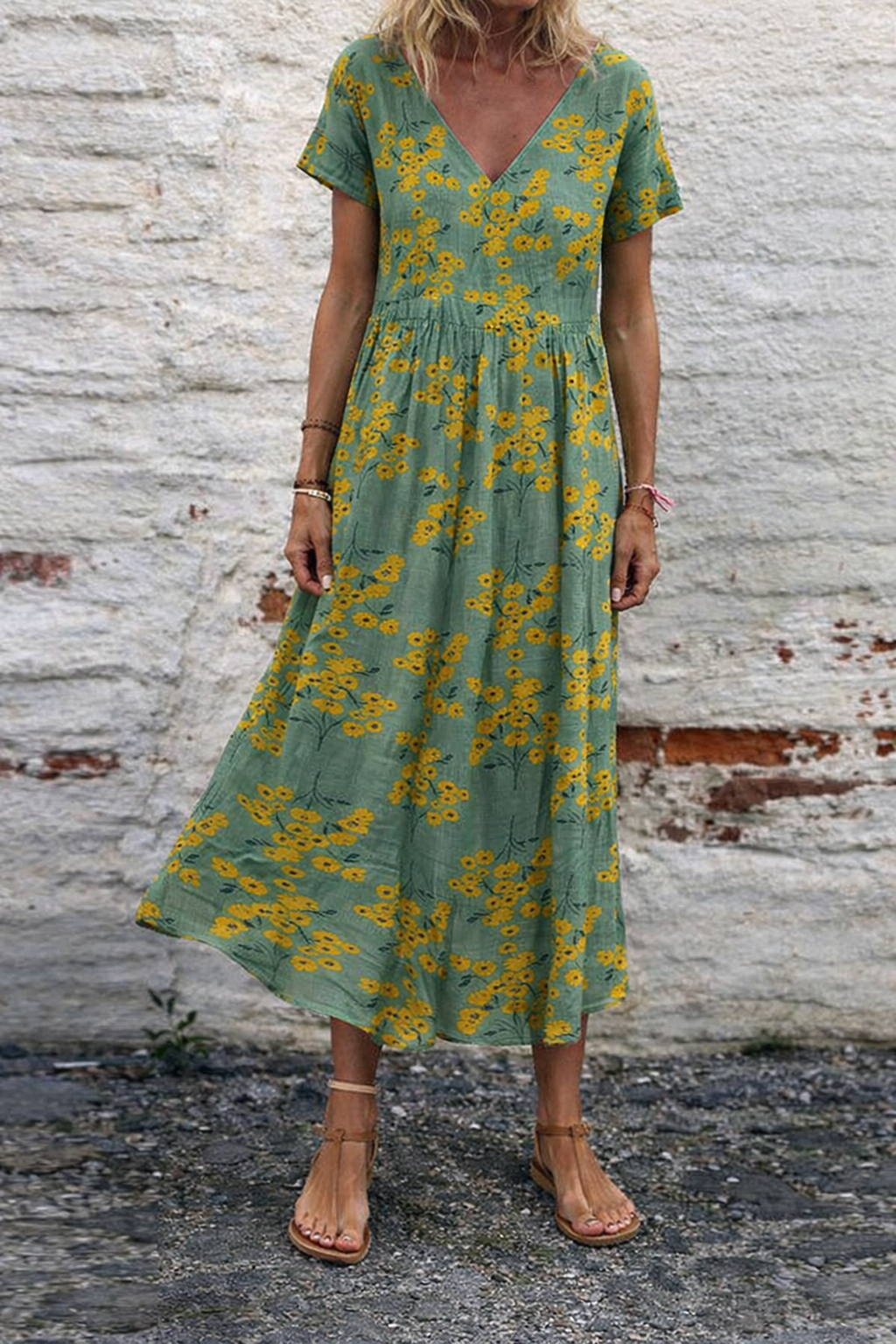 Maxikleid aus Baumwolle mit Blumenmuster und V-Ausschnitt von Andrea Serena