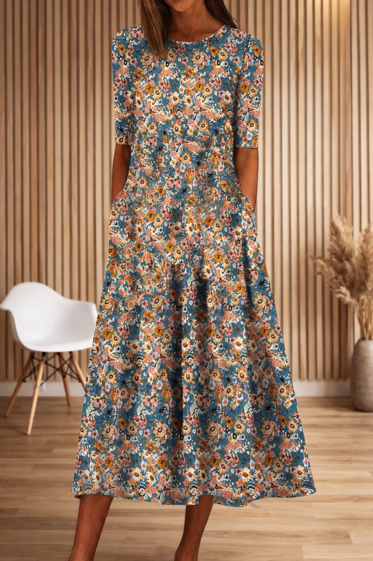 Kleid mit Blumenmuster und Rundhalsausschnitt von Andrea Serena