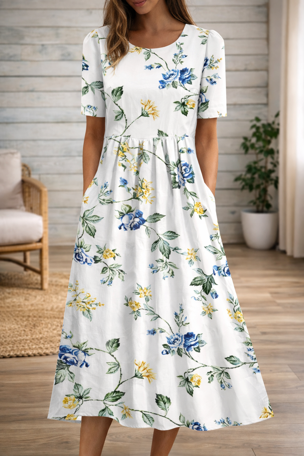 Kleid mit Blumenmuster und Rundhalsausschnitt von Andrea Serena