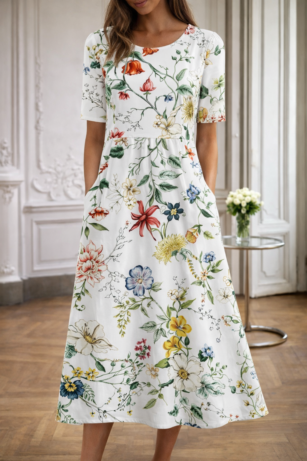 Kleid mit Blumenmuster und Rundhalsausschnitt von Andrea Serena