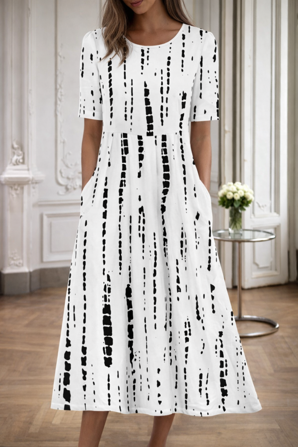 Kleid mit Blumenmuster und Rundhalsausschnitt von Andrea Serena