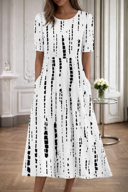 Kleid mit Blumenmuster und Rundhalsausschnitt von Andrea Serena