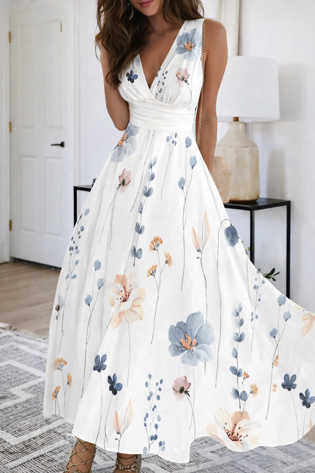 Geblümtes Kleid mit V-Ausschnitt und hoher Taille von Andrea Serena