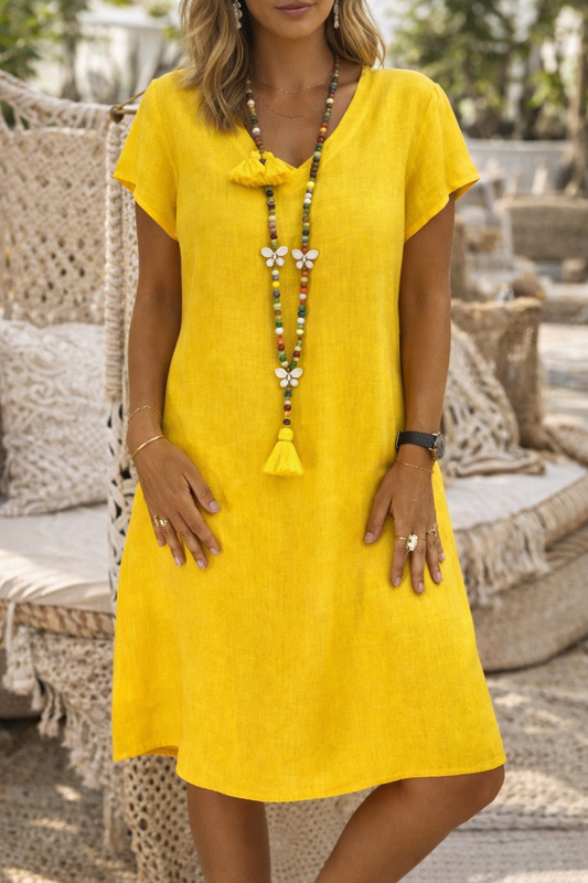 Strahlendes Alltagskleid mit V-Ausschnitt von Andrea Serena